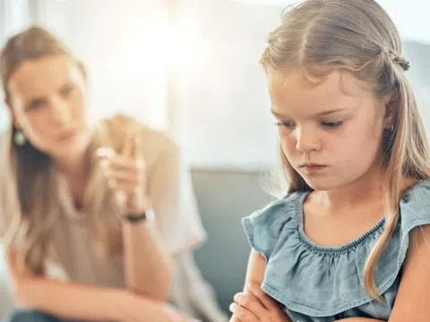10 sai lầm khi dạy con của cha mẹ tạo ra những đứa trẻ cứng đầu