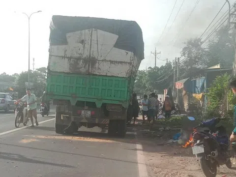 Tông vào đuôi xe tải dừng bên đường, thanh niên điều khiển xe máy tử vong tại chỗ