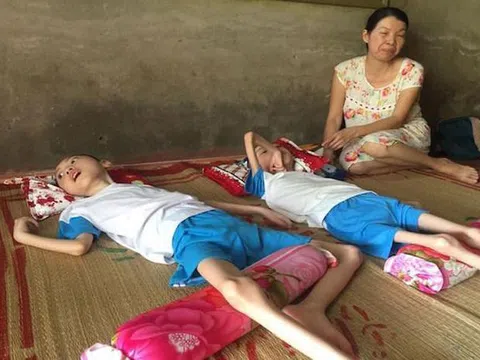 Căn bệnh đeo đẳng 50.000 gia đình Việt, cha già 70 tuổi vẫn phải dọn vệ sinh cho con