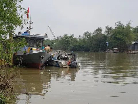 Lật ca nô khi tuần tra trên sông Hậu, một Đại úy CSGT mất tích