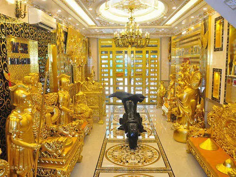 "Choáng ngợp" với những ngôi nhà đồ sộ phủ đầy vàng của đại gia Việt