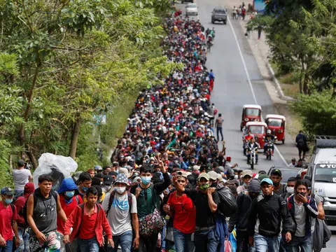 Gần 8.000 người di cư đổ bộ về biên giới Mỹ chờ chính sách mới của ông Biden
