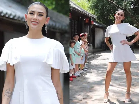 Võ Hoàng Yến hoá thân thành “bé Yến 20 năm trước" hướng dẫn catwalk cho các thí sinh nhí