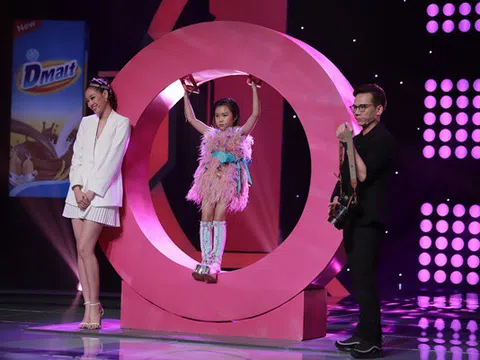 Hoa hậu Khánh Vân "xin về" khi Trấn Thành bắt so tài cao thấp cùng cô bé 8 tuổi
