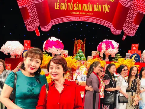 "Mẹ chồng" Lan Hương, Minh Hòa, Minh Vượng cùng nhiều nghệ sĩ Hà Nội tề tựu cúng Tổ nghề sân khấu