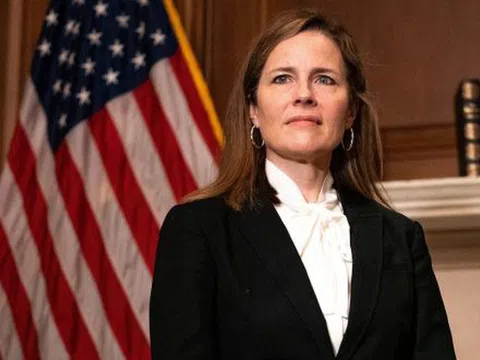 Nữ thẩm phán tòa án tối cao được phê chuẩn ngay trước cuộc bầu cử Tổng thống Mỹ