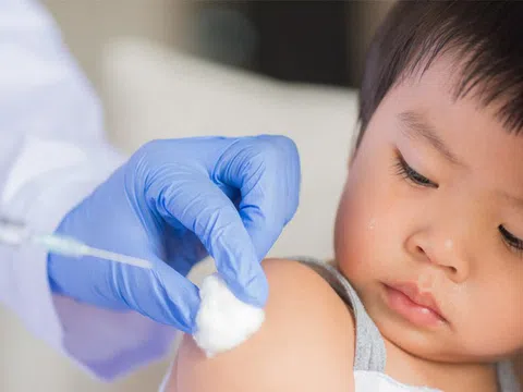 Từ vụ bé 1 tuổi tử vong sau khi tiêm vắcxin viêm não Nhật Bản, cha mẹ cần lưu ý những gì?