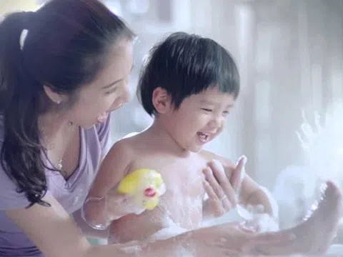Thời tiết thay đổi, mẹ lưu ý tắm cho con đúng cách để tránh ốm đau, cảm lạnh