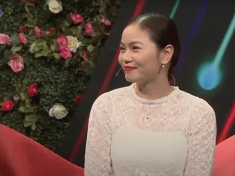 Cô gái mang "sớ" đến show hẹn hò tìm bạn trai, Quyền Linh thốt lên: "Kiếm chồng mà có một cuốn vậy mệt lắm"