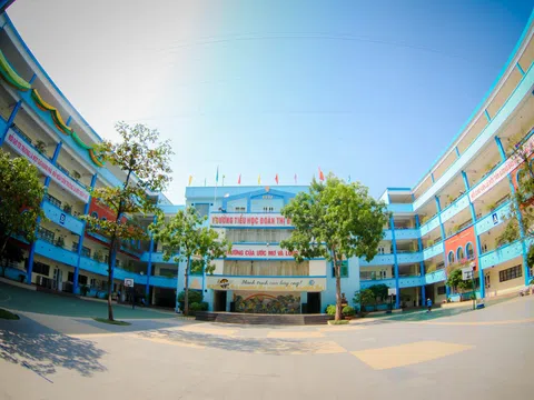Trường Đoàn Thị Điểm (Hà Nội): Học sinh bị bỏ quên trên xe đưa đón