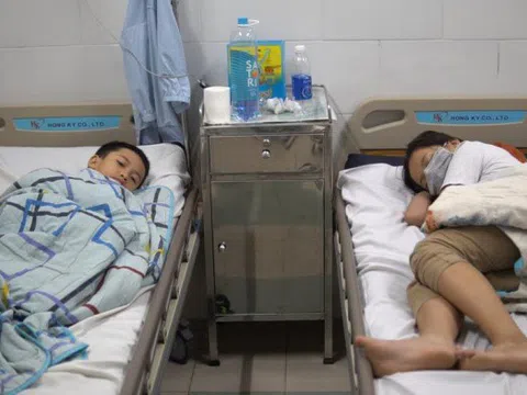 Vụ nghi ngộ độc sau bữa ăn ở trường Bình Trưng Đông (TP. Hồ Chí Mình): Số trẻ nhập viện nâng lên 45 trường hợp