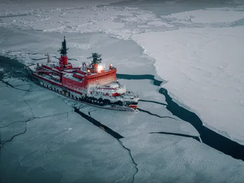 Video: Cận cảnh những con tàu phá băng khổng lồ của Nga ở Bắc Cực