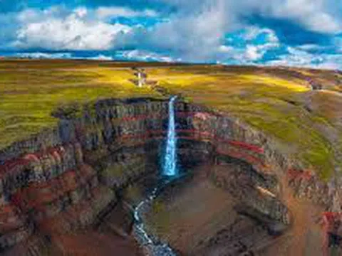 Video: Vẻ đẹp độc đáo của thác nước ở Iceland