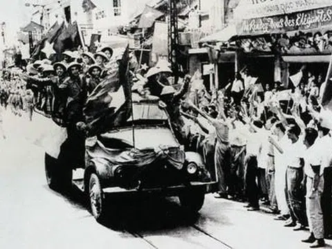 Kỷ niệm 66 năm ngày giải phóng Thủ đô: Ngày đoàn quân trở về