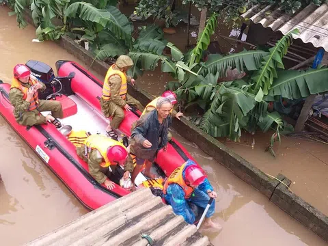 Cập nhật: 114 người chết do mưa lũ tại miền Trung