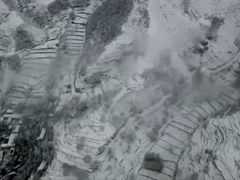 Video: Băng tuyết trắng xóa trên Thái Hành Sơn