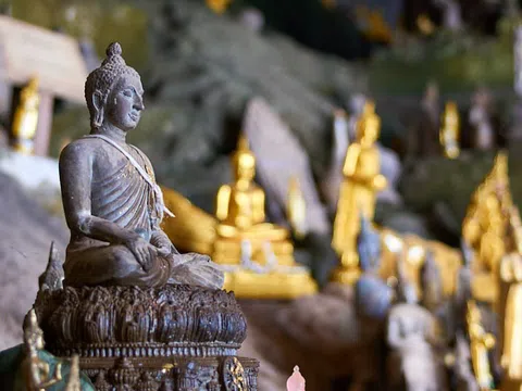 Video: Chiêm ngưỡng 4.000 tượng Phật trong một hang động tại Lào