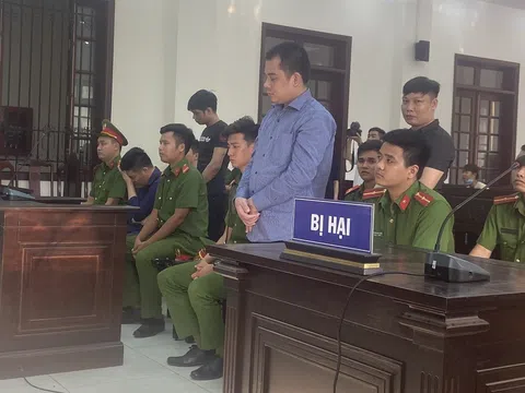 Giang 36 cùng đàn em lãnh án vì vây chặn xe công an