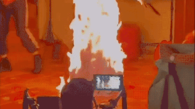 Clip sốc: Katy Perry đang quay MV thì bị bốc cháy như ngọn đuốc