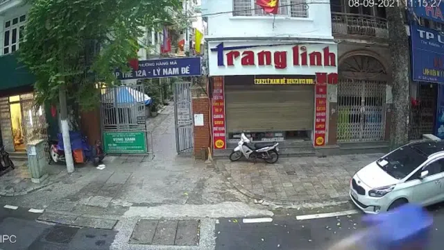 Clip: Hai thanh niên bẻ khóa, trộm xe máy cực nhanh trên phố Hà Nội