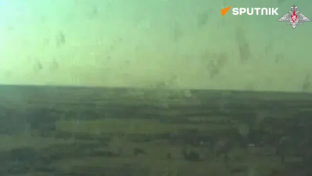 Video: "Cá sấu" Nga Ka-52 phóng tên lửa phá hủy xe bọc thép Ukraine