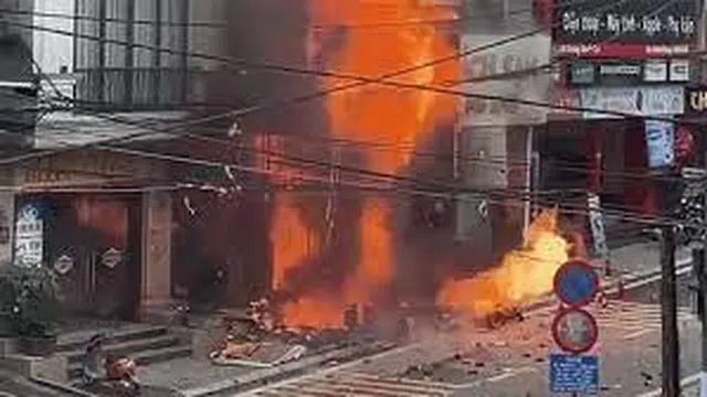 Cháy lớn kèm theo những tiếng nổ liên tiếp tại cửa hàng gas ở Sa Pa, Lào Cai