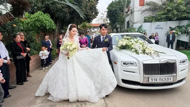 Đám cưới MC Mù Tạt - Đức Huy: Mẹ vợ gây sốt với bài thơ tặng con rể ngay trong bữa tiệc ấm cúng