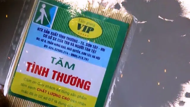 Vạch trần thủ đoạn bán tăm từ thiện "thổi giá" gói tăm 2.000 đồng lên hàng chục lần giữa Hà Nội