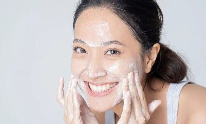 Chị em đã biết tuyệt chiêu chăm sóc da khi vào mùa mưa chưa?