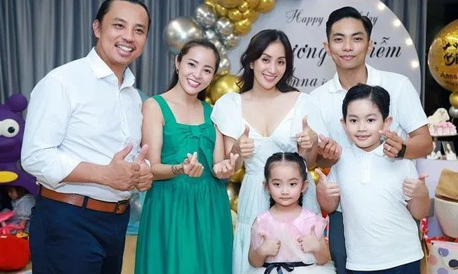 Tình cũ 11 năm và chồng sắp cưới cùng dự sinh nhật con gái Khánh Thi, cách Anna cười là điểm nhấn