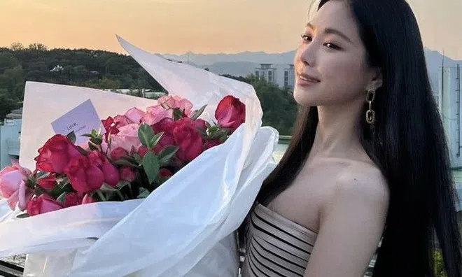 Nữ thần Hàn Quốc 1 thời bị nói mặt mất tự nhiên vì lạm dụng thẩm mỹ, dáng vẫn bốc lửa miễn chê