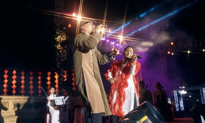 Hoàng Rob "phiêu" cùng Hà Lê trong live concert riêng tại Festival Huế