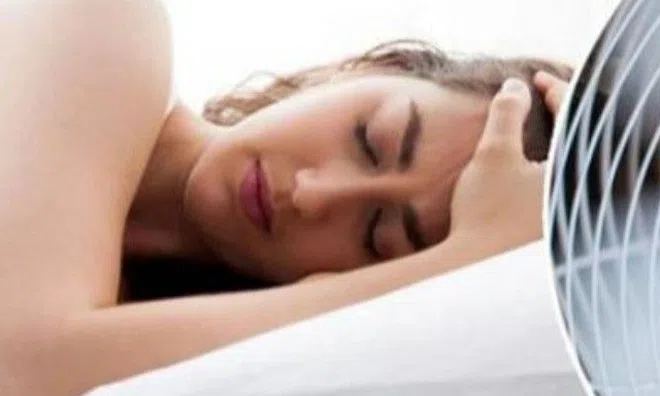 Tác hại khó lường của việc bật quạt khi ngủ