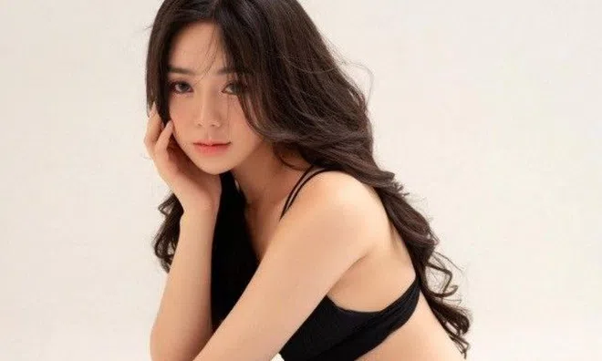 Không phải đồ bảo hộ, "thợ sửa ô tô" đẹp nhất Vbiz mặc nội y khoe vóc dáng vạn người mê