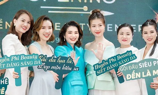 Có quá nhiều sự “đẹp” tại sự kiện khai trương Huyền Phi Beauty Center!