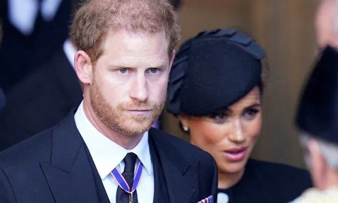 Vợ chồng Meghan và Harry không được mời dự tiệc, Vương phi Kate bất ngờ thân với mẹ chồng
