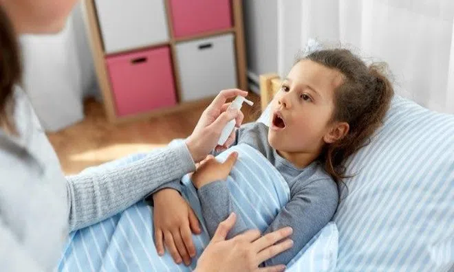 Mách mẹ thông thái chọn xịt họng chuẩn giúp con vượt qua bệnh hô hấp