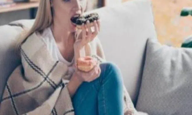 4 thói quen ăn trưa vừa hại sức khỏe vừa gây tăng cân nhanh chóng