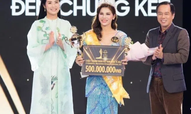 CEO Nguyễn Kim Thuỷ đăng quang ngôi vị Á hậu 1 Doanh nhân Việt Nam Quốc tế 2022 