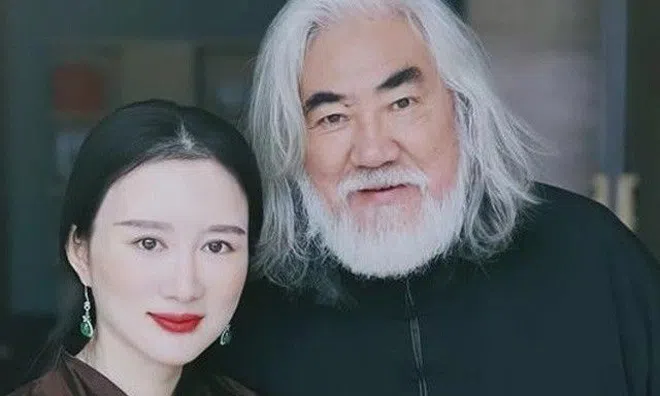 Ngôi sao 24/7: Tưởng đâu yêu chân thành, "ông trùm" U80 phát hiện vợ đáng tuổi con làm "chuyện xấu"