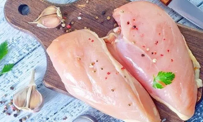Thịt gà và thịt vịt - loại nào bổ dưỡng hơn? So sánh về dinh dưỡng khiến nhiều người bất ngờ