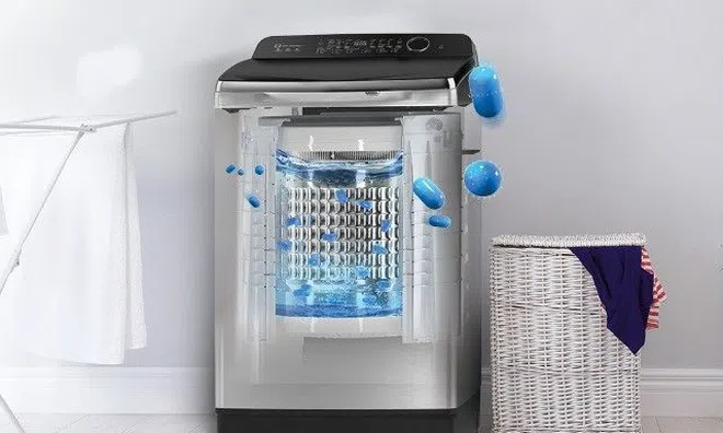 Yên tâm áo quần sạch như ý với máy giặt AQUA tích hợp công nghệ tự vệ sinh mặt ngoài lồng giặt thông minh đầu tiên trên thị trường