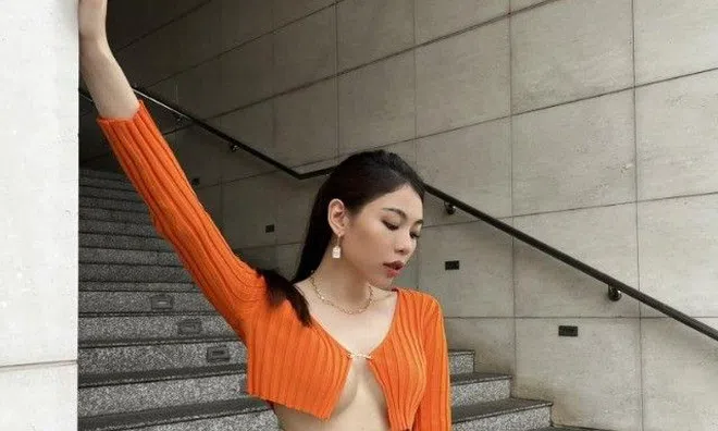 Cô giáo Yoga 2K của "tiểu thư Trà Vinh": Đường cong cua gắt, ngắm body đã biết đẹp gái