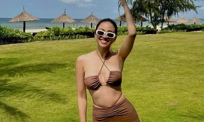 Người đẹp "Gái ngàn đô" có eo thon như nút thắt cổ chai, cặp đùi mật ong nhờ công thức 70 - 30
