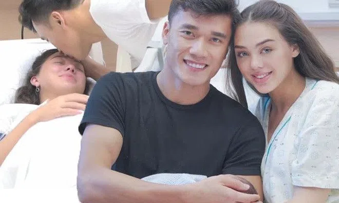 Vừa "vượt cạn", vợ Tây thủ môn Bùi Tiến Dũng đã trình làng mặt mộc, dung nhan đẹp như chụp tạp chí