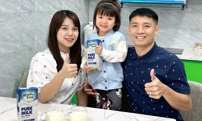 Tiêu chí chọn sữa tươi cho con của các ông bố cầu thủ Bùi Tiến Dũng và Đỗ Hùng Dũng