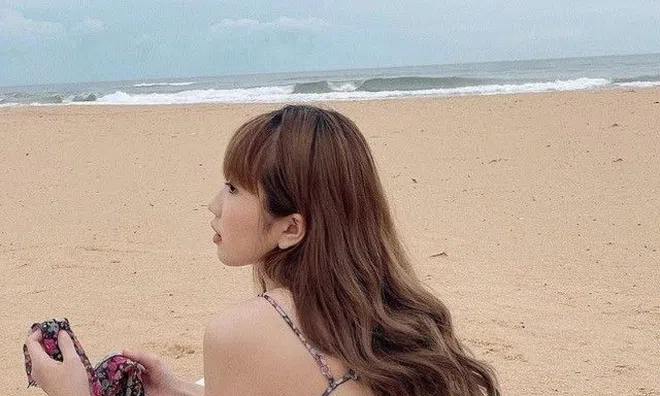 Hot girl 18 tuổi lấy chồng thiếu gia Cao Lãnh quá khứ ăn mặc bốc lửa, ngắm ảnh hiện tại mới bất ngờ