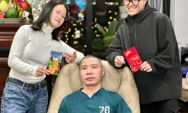Con trai Thảo Vân thông báo sắp đi du học, vợ Công Lý kể “Bố nghẹn ngào khóc bảo bố không có tiền cho Tít”