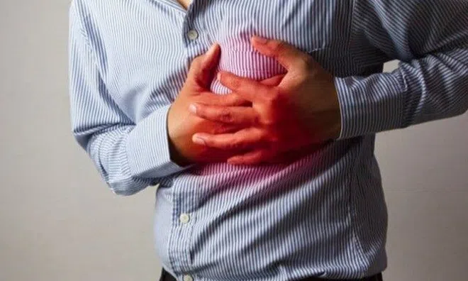 Nam họa sĩ đang trò chuyện thì phải đi cấp cứu, vì sao nhiều người trông khỏe mạnh bỗng bị tai biến?