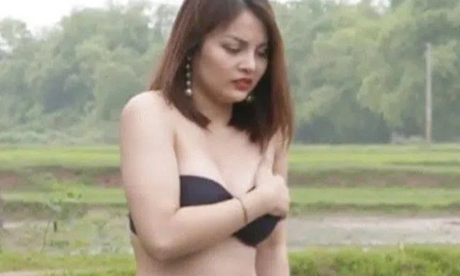 Những màn khoe đường cong "bén ngót" của dàn mỹ nhân trên màn ảnh, cô thứ 3 gây "ná thở"